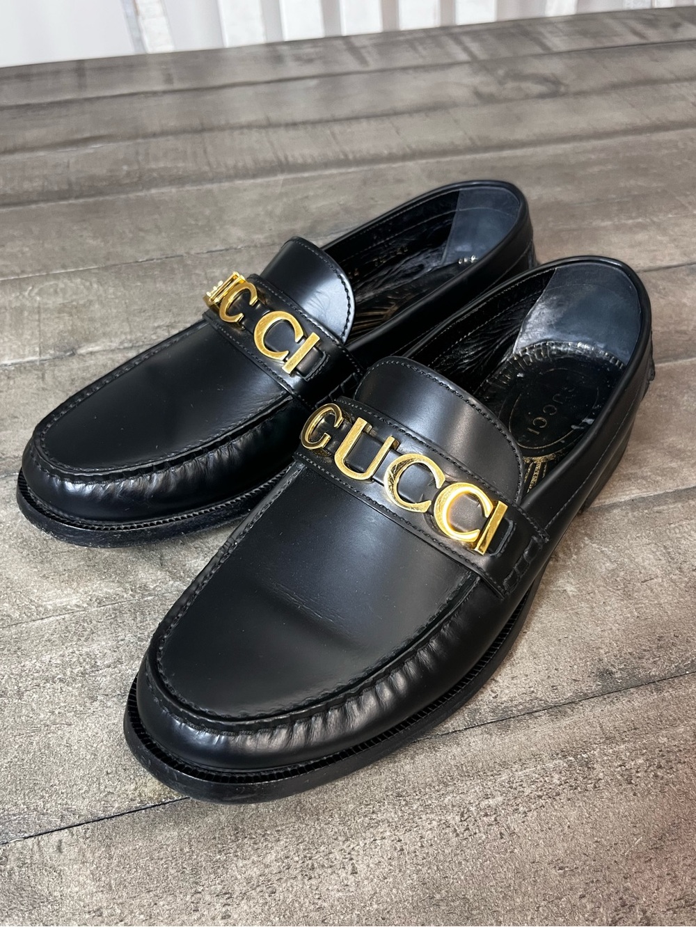 Gucci Women Black Cara
Logo Loafers 7.5 Womenu